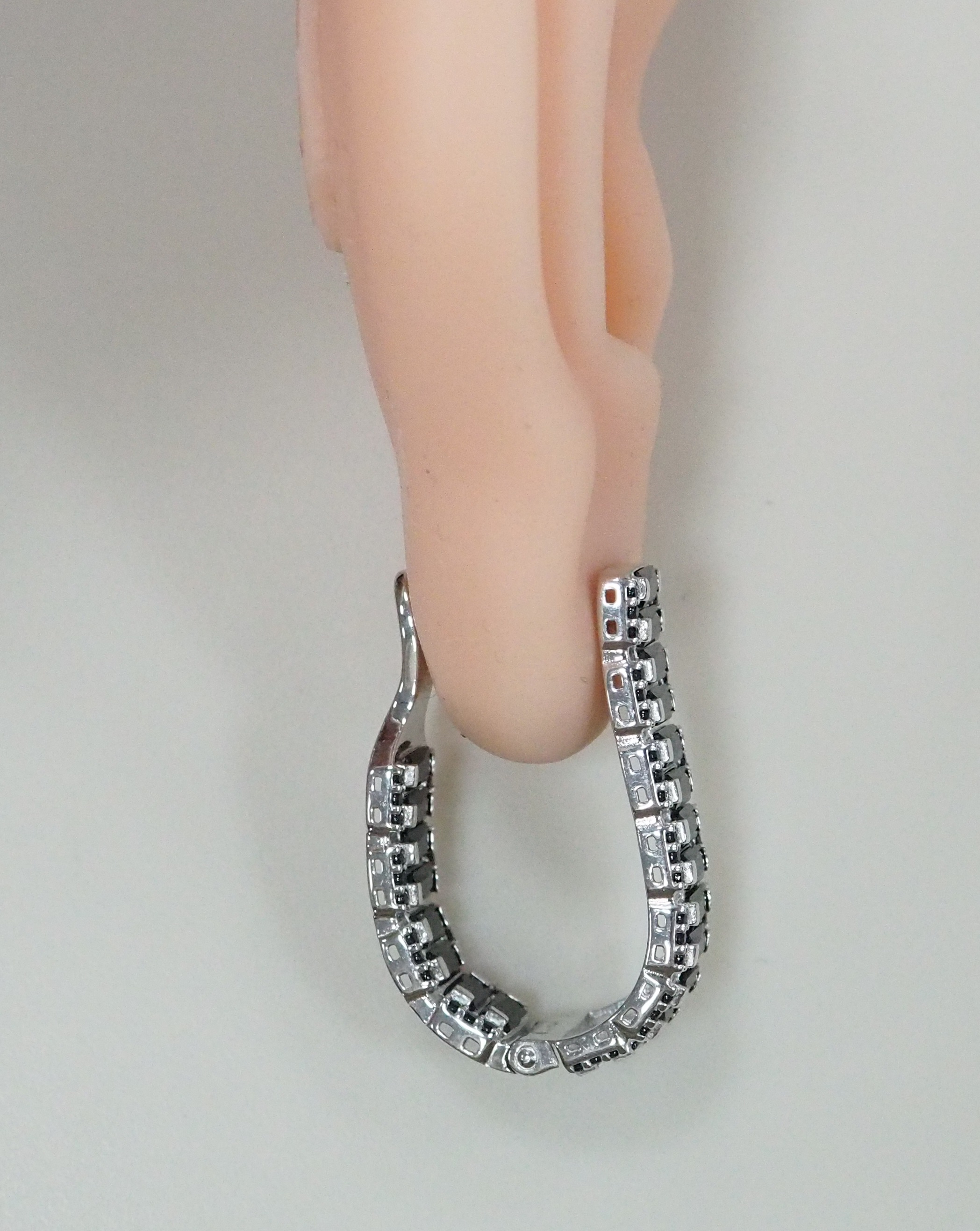 Серебряные серьги со шпинелью